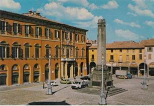 IMOLA-PIAZZA-MATTEOTTI-MONUMENTO-AI-CADUTI-ANNI70